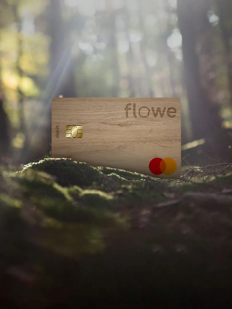 Flowe carta in legno con sfondo di foresta