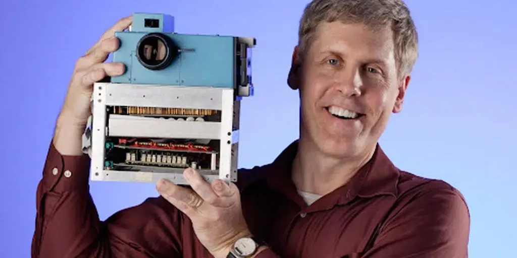 Il primo prototipo di macchina fotografica, inventata da Steven Sasson di Kodak.